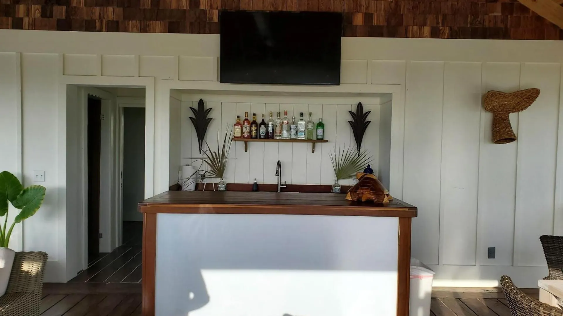 The Beach Bungalows Estate Estate James Cistern 0*,
