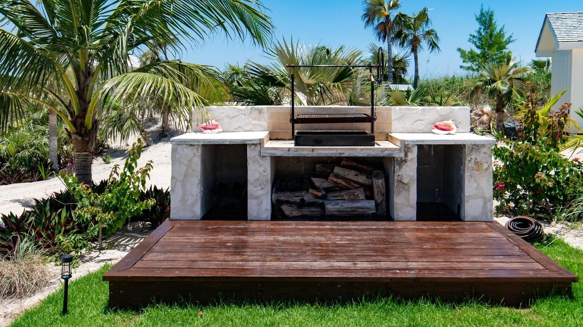 The Beach Bungalows Estate Estate James Cistern Bahamas